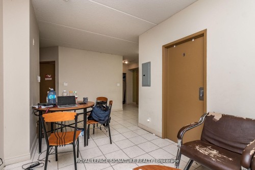 101-253 Lester Street, Waterloo, ON - Indoor