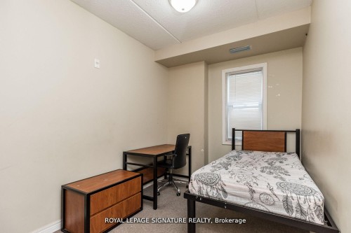 101-253 Lester Street, Waterloo, ON - Indoor Photo Showing Bedroom