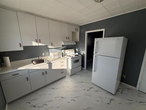 112 Mercury Ave. E, Atikokan, ON - Indoor Photo Showing Kitchen