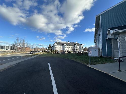 105 800 Gordon Street, Thunder Bay, ON - Outdoor