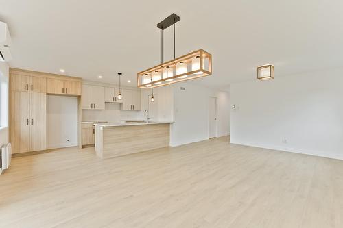 Salle à manger - 3809 Rue Émile-Chartier, Sherbrooke (Les Nations), QC - Indoor Photo Showing Kitchen