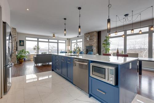 Kitchen - 955 Rue Des Cimes, Sainte-Adèle, QC - Indoor Photo Showing Kitchen With Upgraded Kitchen
