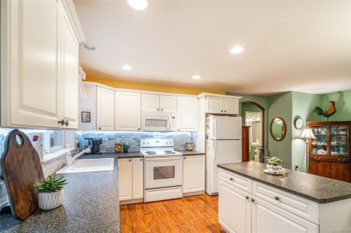 83 Bridgewater Lane, Parksville, BC 