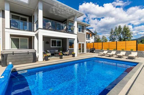 11582 Middleton Road, Lake Country, BC - Outdoor With In Ground Pool