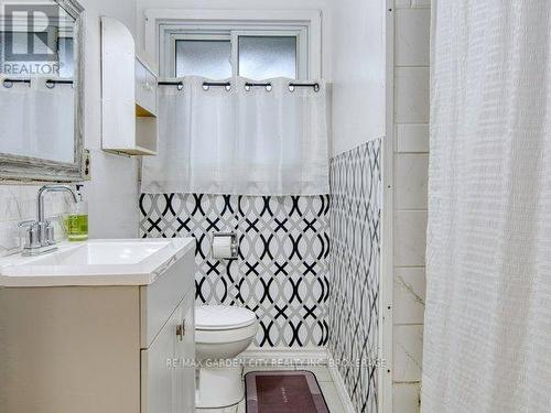 3664 Arlington Avenue, Niagara Falls (Stamford), ON - Indoor Photo Showing Bathroom
