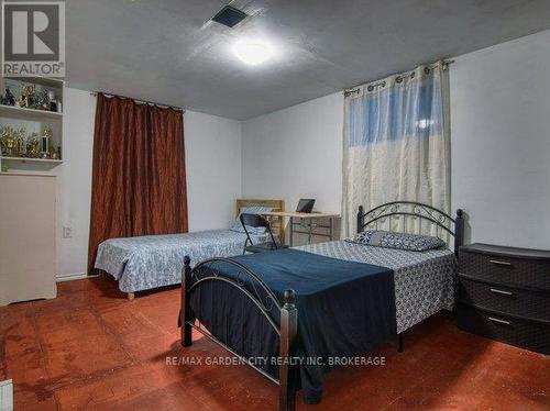3664 Arlington Avenue, Niagara Falls (Stamford), ON - Indoor Photo Showing Bedroom