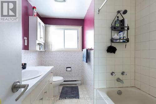 570 High Street, North Bay (Central), ON - Indoor Photo Showing Bathroom