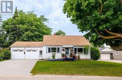593 WATSON AVENUE  Newmarket, ON L3Y 2V2