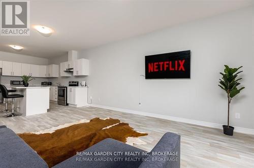 34 Bounty Avenue W, Thorold (Rolling Meadows), ON - Indoor