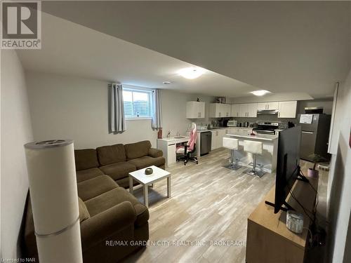 34 Bounty Avenue W, Thorold (Rolling Meadows), ON - Indoor