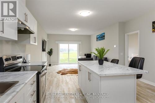 34 Bounty Avenue W, Thorold (Rolling Meadows), ON - Indoor Photo Showing Kitchen