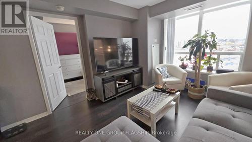 812 - 75 King William Crescent, Richmond Hill, ON - Indoor Photo Showing Living Room