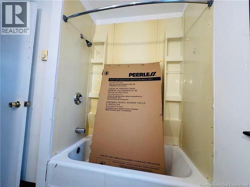 369 Adelaide Street, Dalhousie, NB - Indoor Photo Showing Laundry Room