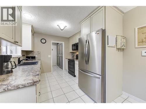 2030 Wilkinson Street, Kelowna, BC - Indoor Photo Showing Kitchen