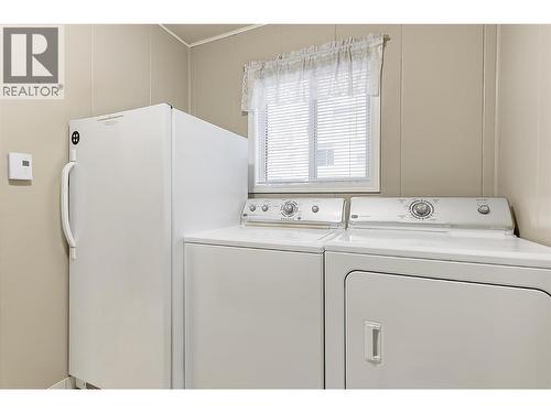 2030 Wilkinson Street, Kelowna, BC - Indoor Photo Showing Laundry Room