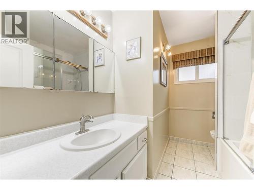 2030 Wilkinson Street, Kelowna, BC - Indoor Photo Showing Bathroom