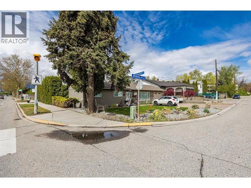 2030 Wilkinson Street, Kelowna, BC - Outdoor