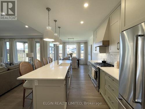 1 Huntley Avenue, Tillsonburg, ON - Indoor Photo Showing Kitchen With Upgraded Kitchen
