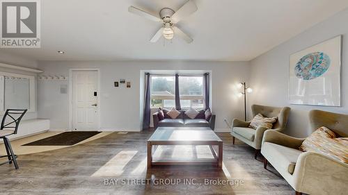 24 Empire Street, London East, ON - Indoor Photo Showing Living Room
