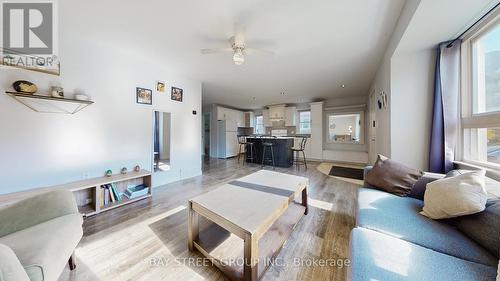 24 Empire Street, London East, ON - Indoor Photo Showing Living Room