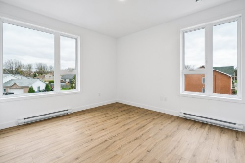 201-253 Boul. de Maple Grove , Beauharnois, QC J6N 1L5 5