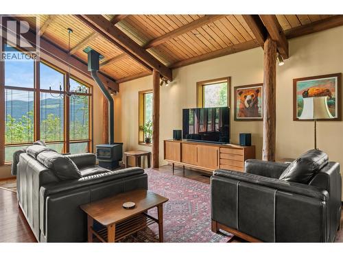 1099 Enderby Mabel Lake Road, Enderby, BC - Indoor Photo Showing Living Room