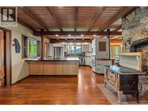 1099 Enderby Mabel Lake Road, Enderby, BC - Indoor Photo Showing Kitchen