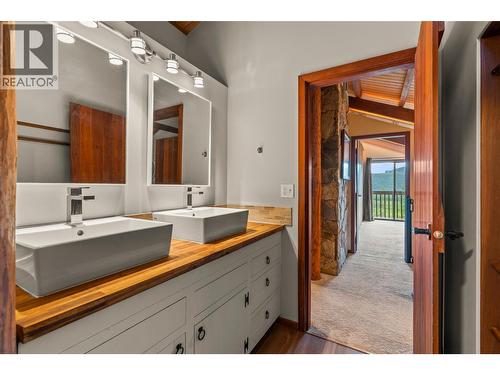 1099 Enderby Mabel Lake Road, Enderby, BC - Indoor Photo Showing Bathroom