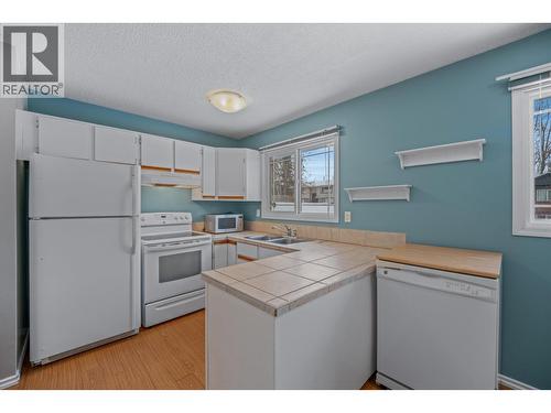 6151 Poplar Place, Prince George, BC - Indoor Photo Showing Kitchen With Double Sink