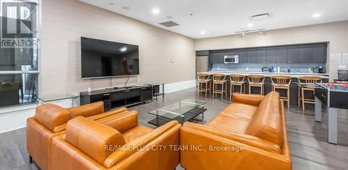 502 - 375 King Street W, Toronto, ON - Indoor Photo Showing Living Room