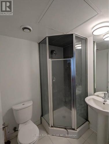 502 - 375 King Street W, Toronto, ON - Indoor Photo Showing Bathroom