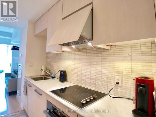 903 - 8 The Esplanade Boulevard, Toronto, ON - Indoor Photo Showing Kitchen