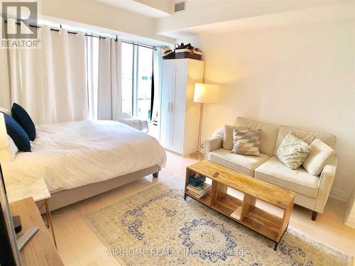 903 - 8 The Esplanade Boulevard, Toronto, ON - Indoor Photo Showing Bedroom