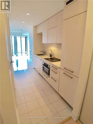 903 - 8 The Esplanade Boulevard, Toronto, ON - Indoor Photo Showing Kitchen