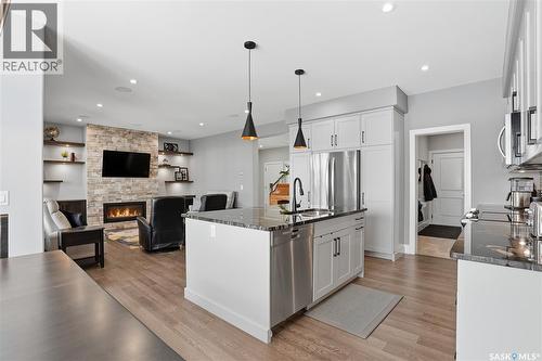 359 Mahabir Court, Saskatoon, SK - Indoor Photo Showing Kitchen With Upgraded Kitchen