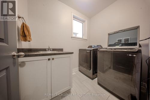 Main floor Laundry - 125 Centre Street, Essa, ON - Indoor Photo Showing Laundry Room
