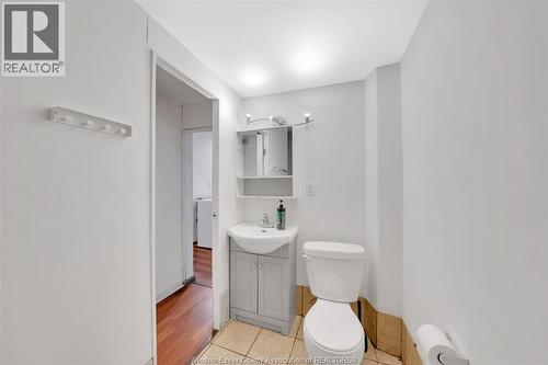 764 Windsor Avenue, Windsor, ON - Indoor Photo Showing Bathroom