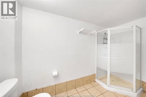 764 Windsor Avenue, Windsor, ON - Indoor Photo Showing Bathroom