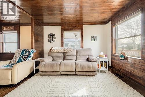 8 Sarah Street, Thamesville, ON - Indoor Photo Showing Living Room