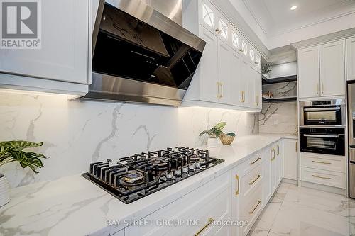 48 Red Giant Street W, Richmond Hill, ON - Indoor Photo Showing Kitchen With Upgraded Kitchen