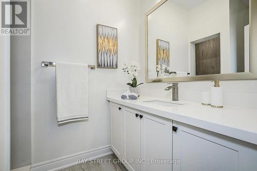 48 Red Giant Street W, Richmond Hill, ON - Indoor Photo Showing Bathroom