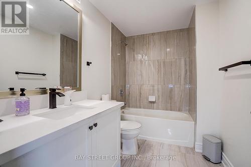 48 Red Giant Street W, Richmond Hill, ON - Indoor Photo Showing Bathroom