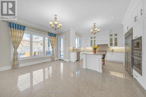 10 Stancroft Drive, Richmond Hill, ON - Indoor Photo Showing Kitchen With Upgraded Kitchen