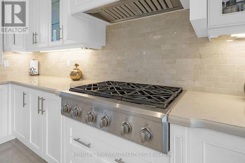 10 Stancroft Drive, Richmond Hill, ON - Indoor Photo Showing Kitchen
