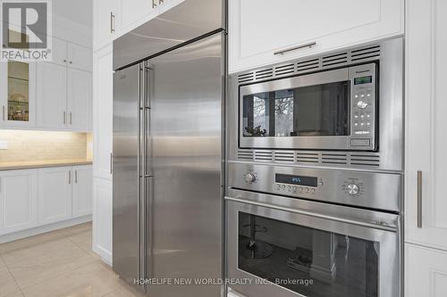 10 Stancroft Drive, Richmond Hill, ON - Indoor Photo Showing Kitchen