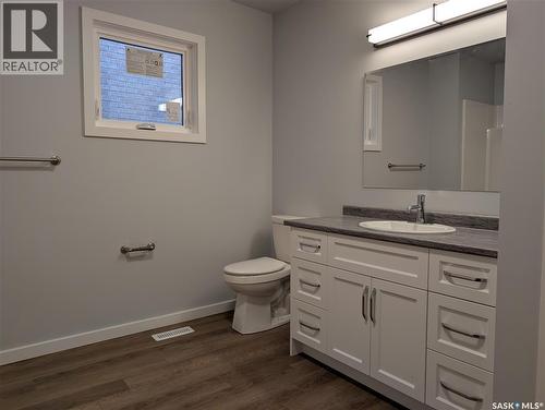 102 32Nd Street W, Saskatoon, SK - Indoor Photo Showing Bathroom
