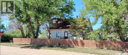102 1St Avenue E, Coronach, SK - Outdoor