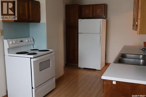 102 1St Avenue E, Coronach, SK - Indoor Photo Showing Kitchen With Double Sink