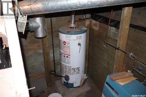102 1St Avenue E, Coronach, SK - Indoor Photo Showing Basement
