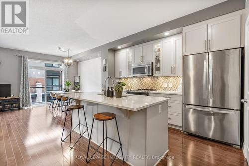 125 Chaperal Private, Ottawa, ON - Indoor Photo Showing Kitchen With Upgraded Kitchen